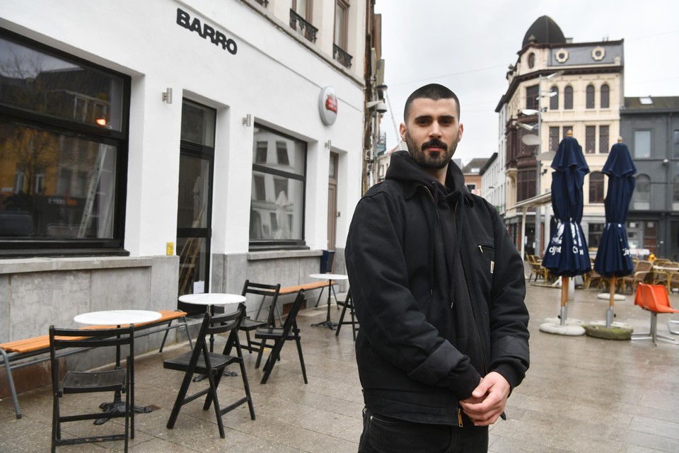 Felipe Morina Rubiales voor Barro, een nieuwe alternatieve kroeg op de Sint-Paulusplaats.