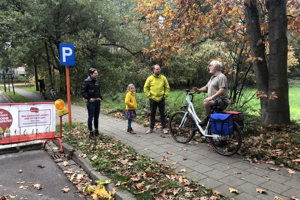 Gemeenteraadslid Peter Verpoorten en buurtbewoner Frans Smits vinden de aanpak van de proefopstelling fout.