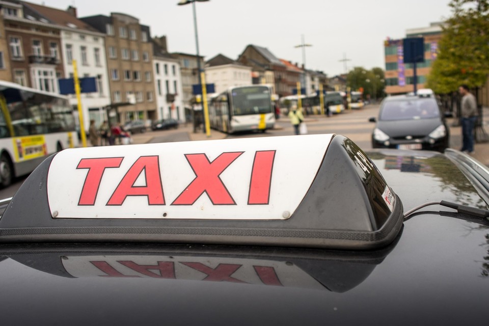 Het instaptarief voor een taxi inclusief 2 kilometer bedraagt voortaan 8,70 euro. 