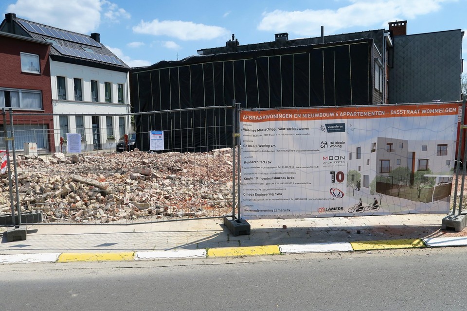 Op de hoek van de Dasstraat en Echelveldstraat werden enkele oude leegstaande woningen gesloopt om plaats te maken voor zes sociale appartementen.