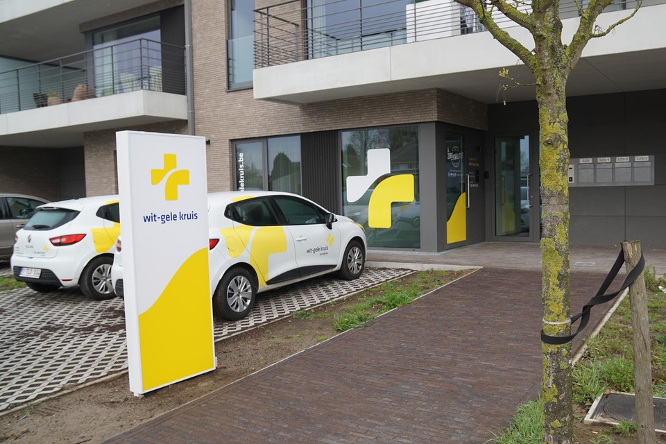 De auto’s van het Wit-Gele Kruis vervangen door elektrische wagens wordt een financiële strop.