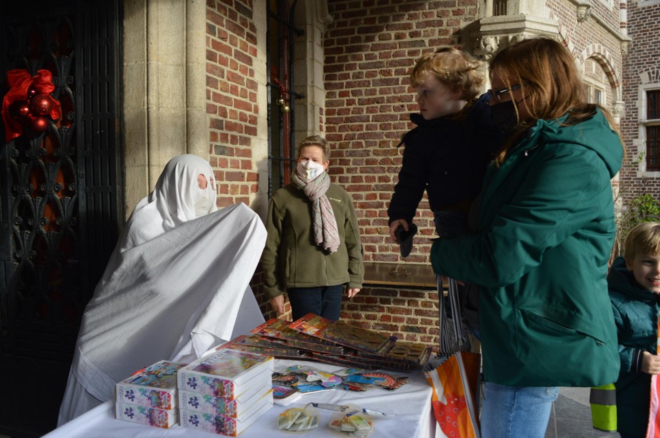 Zingen aan het kasteel in Domein de Renesse.