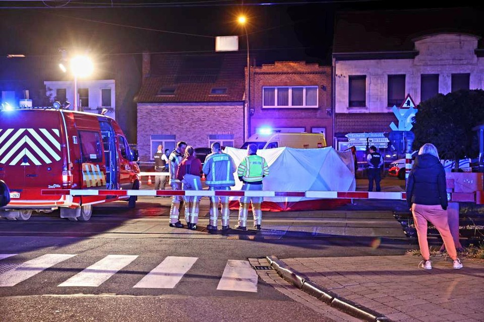 De hulpdiensten probeerden het slachtoffer nog te reanimeren maar alle hulp kwam te laat 