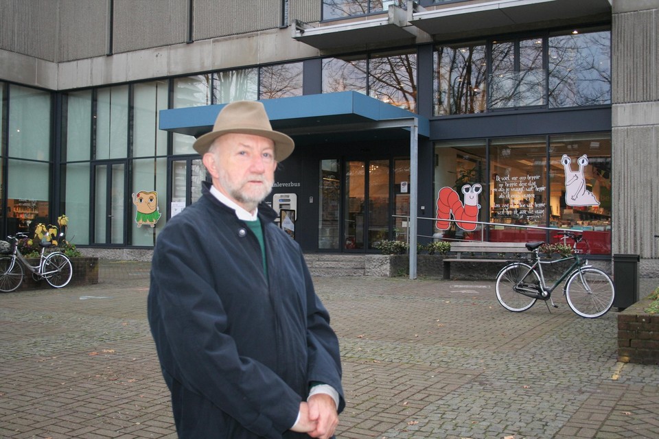 Inwoner Michiel Heirman ving bot met zijn verzoekschrift om het oude bibgebouw te laten staan.