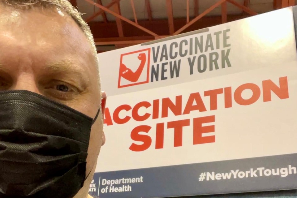 Mike Dierickx in het vaccinatiecentrum in New York.