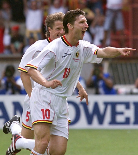 Nilis op het WK ‘98, met Borkelmans die mee komt juichen. 