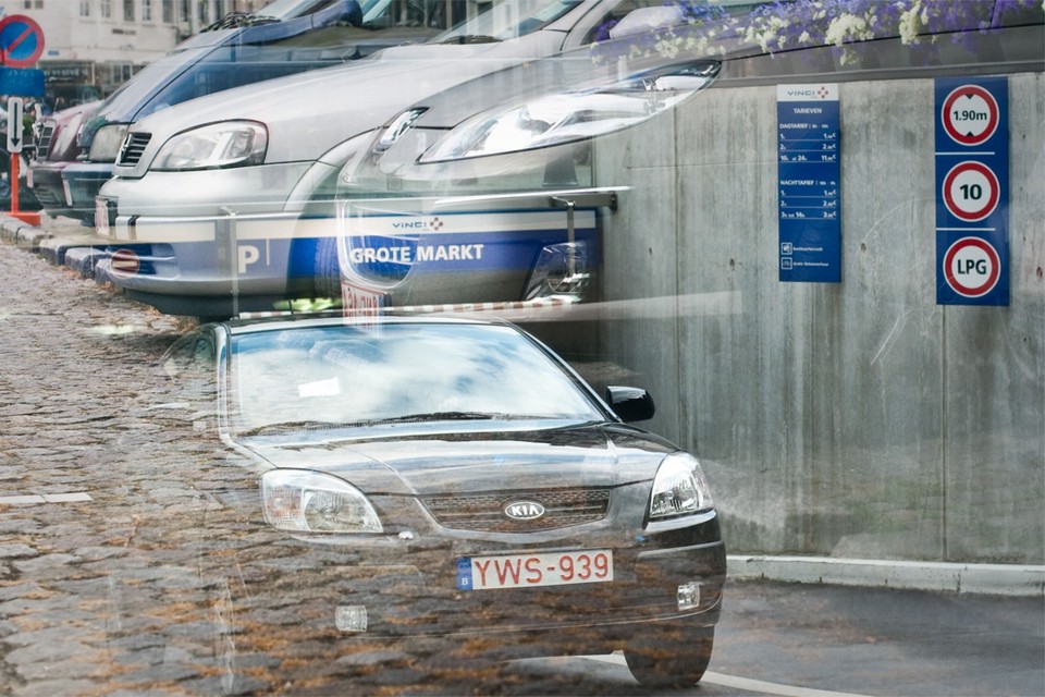 Een uur parkeren op straat kost vanaf volgend jaar 2,50 euro, ondergronds is het tarief 2,30 euro. 