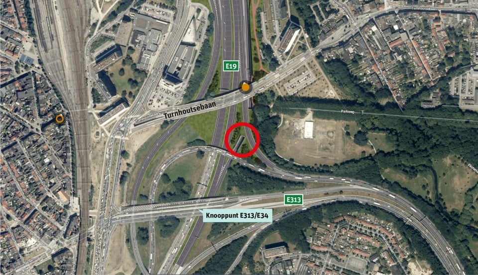 Knooppunt Antwerpen-Oost vanaf 2025, met de nieuwe tunnel. Het verkeer dat vanop de Ring afrit Deurne neemt, rijdt door de tunnel onder de E313 door.