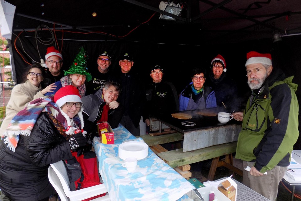 Helaas geen drankjes of pannenkoeken van Oxfam Fairfoxes dit jaar aan de kerststal in Vosselaar.