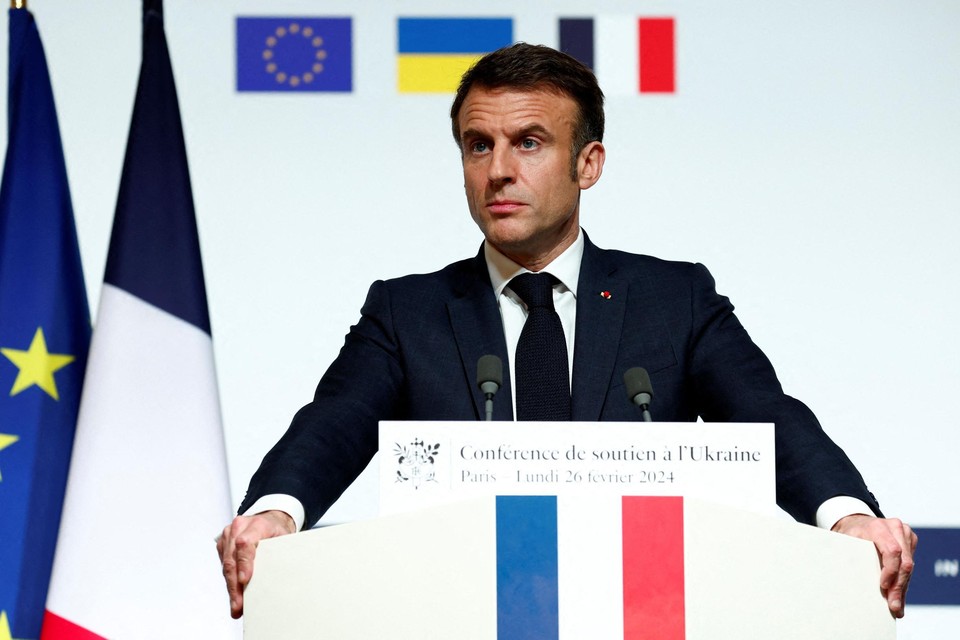 Macron: “We willen alles doen wat we kunnen om ervoor te zorgen dat Rusland de oorlog niet wint.”