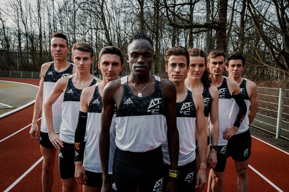 Ziehier het Runners’lab Athletics Team.Isaac Kimeli (vooraan) is al zeker van de Olympische Spelen van Tokio 2020 en wereldtop op 5.000m. Ook Robin Hendrix (helemaal links) mag deze zomer naar Tokio.