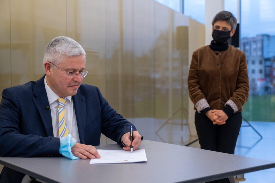 De juiste documenten zijn ondertussen ondertekend.