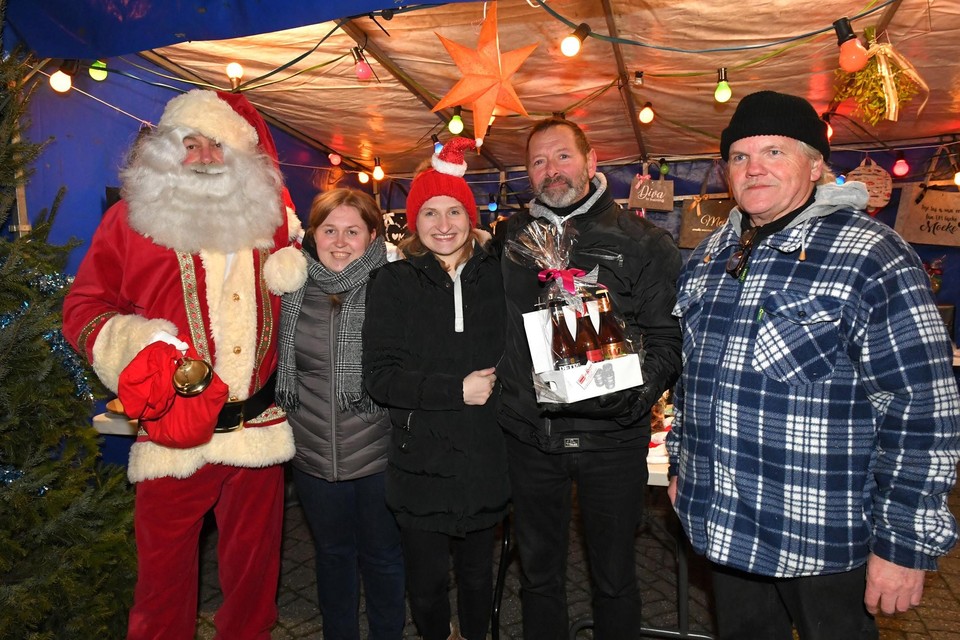 De handelaars van de Sint-Sebastiaansplaats bij hun laatste kerstmarkt, in 2018. Dit jaar organiseert de gemeente zelf een kerstmarkt op het grote Marktplein.