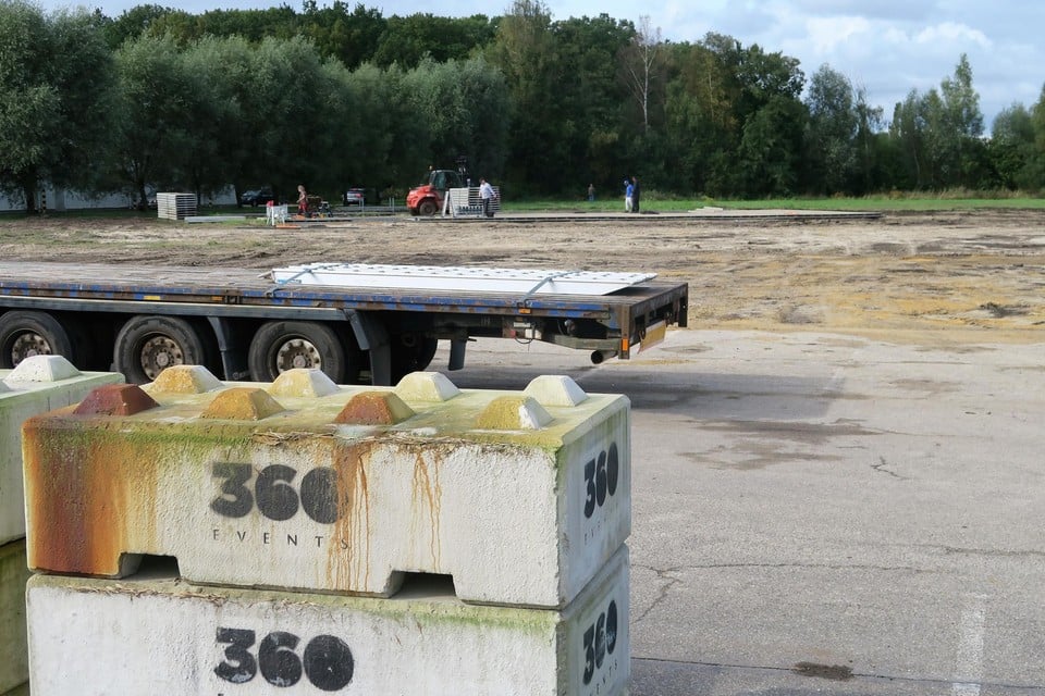 Het terrein waarop vier maanden lang 360 Beach lag, is opnieuw een open veld. De bergen strandzand liggen aan de zijkant voor – wie weet – jaargang 2.