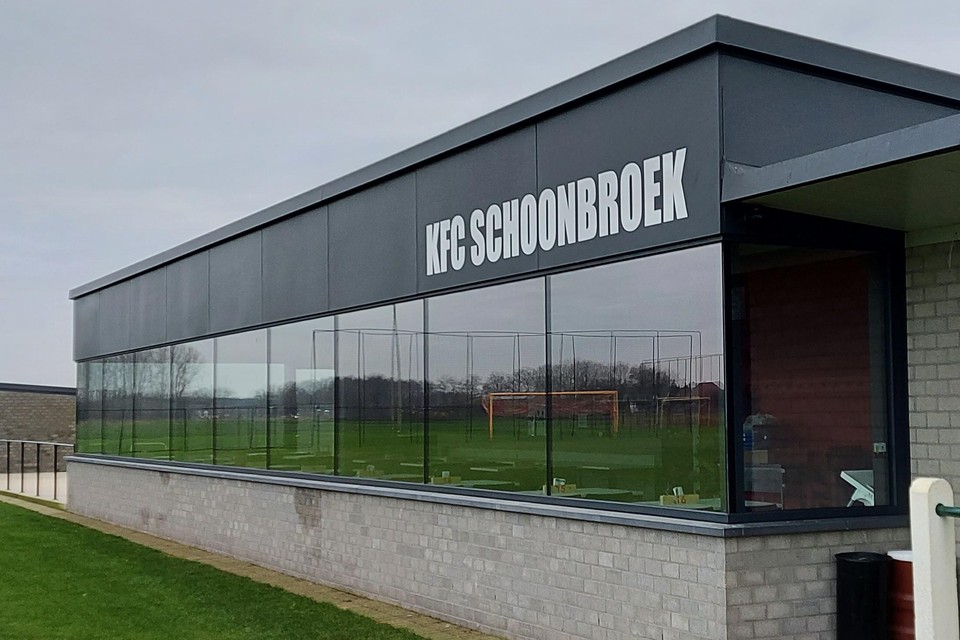 Op het splinternieuwe clubgebouw plaatste KFC Schoonbroek vorig jaar dertien zonnepanelen.