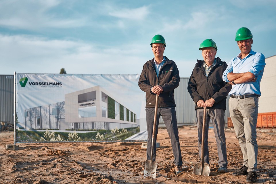 Mark Vorsselmans, Stan Vorsselmans en architect Luc Vorsselmans bij de eerste spadesteek.