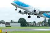 thumbnail: Een B-737 van JetairFly landt op Deurne. Door 40 meter verder te starten zouden de toestellen boven Berchem al een pak hoger zitten en dus minder hinderen. Maar dat vergt 165 hectare natuurcompensaties.