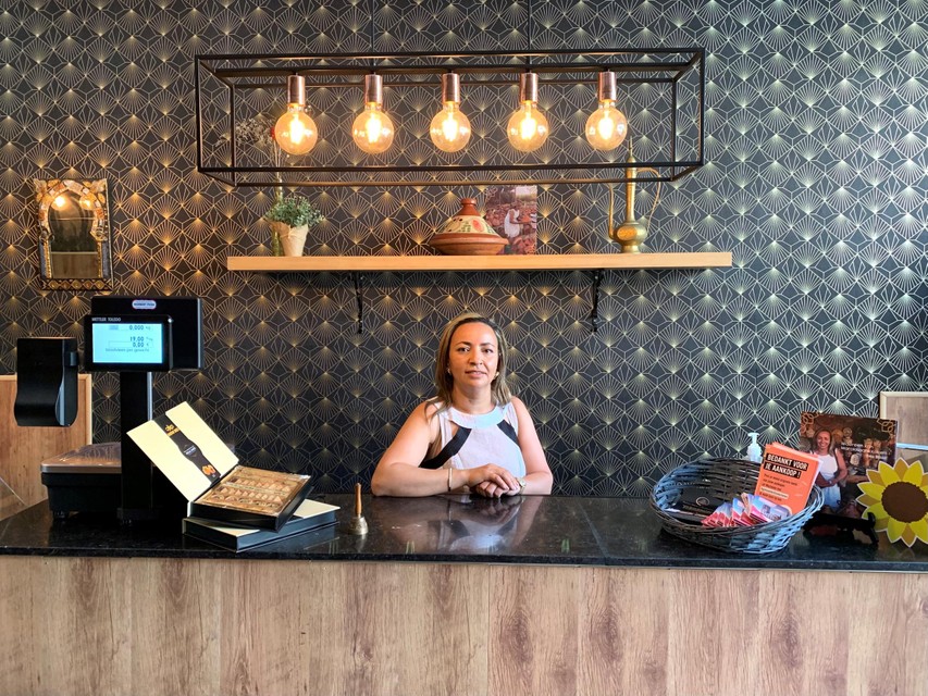 Zahia verbouwde haar nieuwe zaak grotendeels zelf.