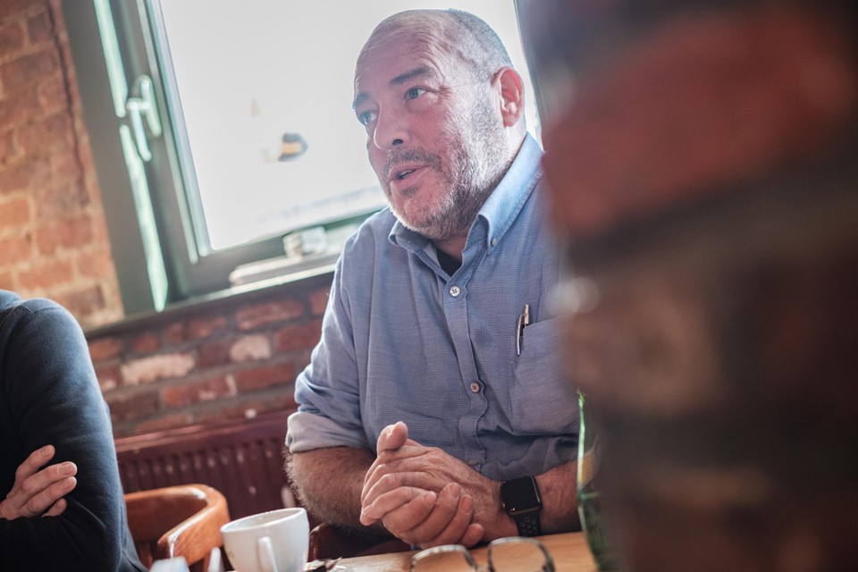 Cafébaas Pascal Van Himste. 