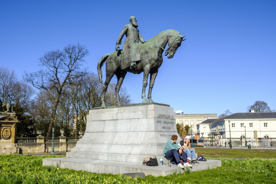 Een bronzen beeld van koning Leopold II van de hand van Thomas Vinçotte in Brussel.