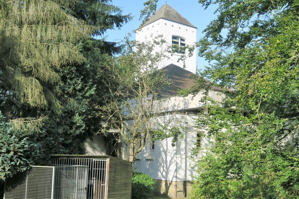 Door zuinig beleid houdt de gemeente onder meer geld over om de Witte Kerk in Schilde Bergen over te kopen van de dominicanen.