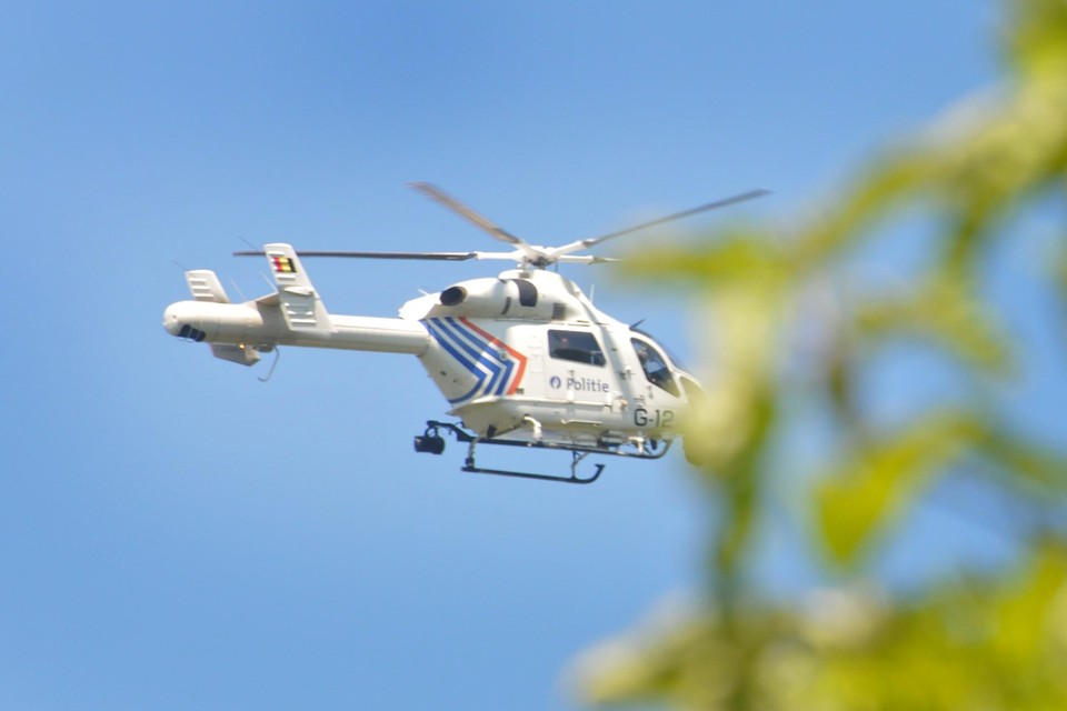 De lokale politie kreeg bijstand van de helikopter van de federale politie.