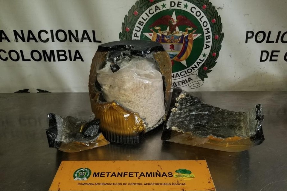 De Antwerpse politie heeft in februari vier personen opgepakt die postpakketten met MDMA verzonden naar Colombia en de Verenigde Staten. 
