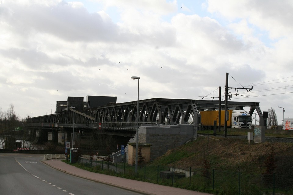 Spoorwegbeheerder Infrabel start volgende week met werken aan de spoorbrug over de Schelde tussen Bornem en Temse.