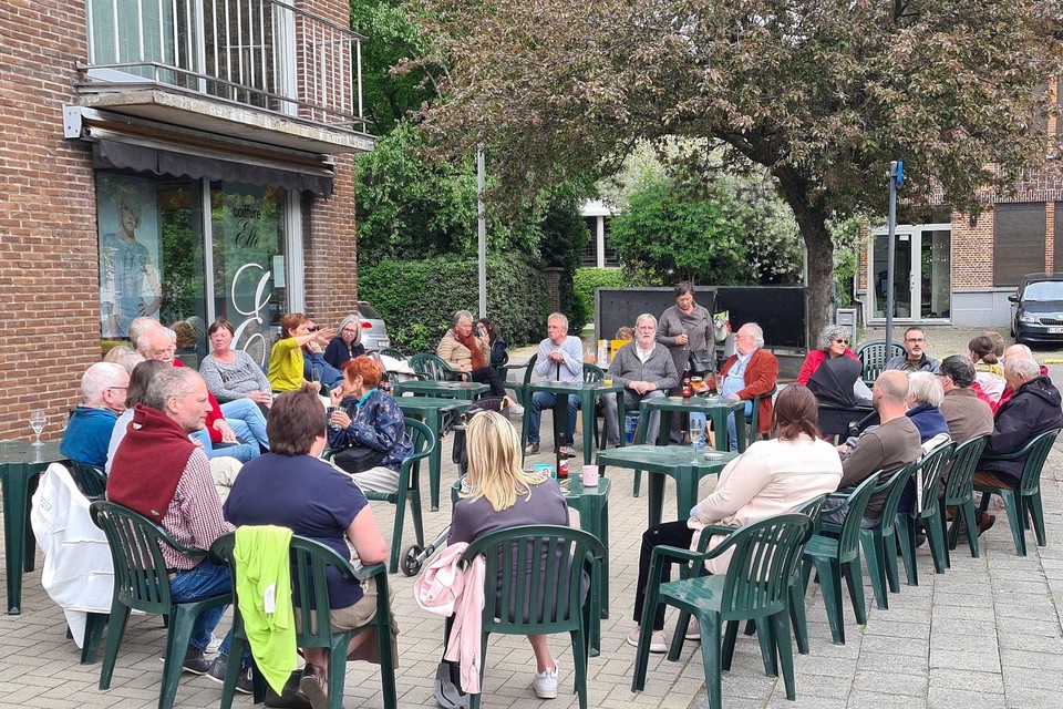 De buren konden weer samen genieten in de wijk. 