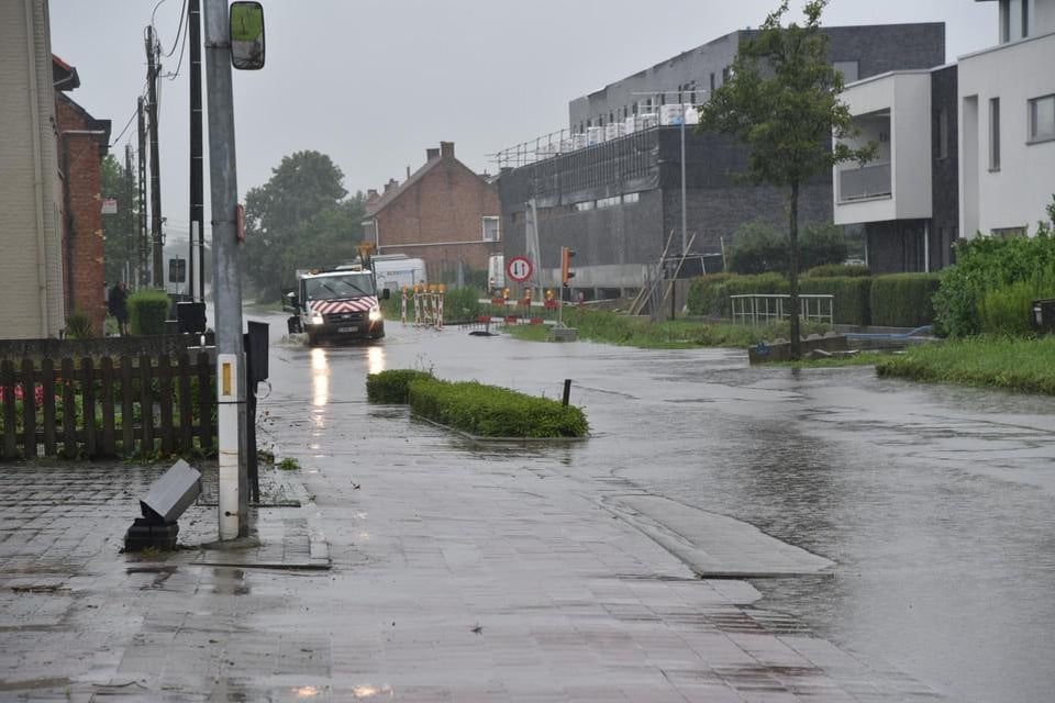 Archiefbeeld 2021. De Westmeerbeeksesteenweg in Ramsel krijgt geregeld te maken met wateroverlast, ook vorig jaar nog. 