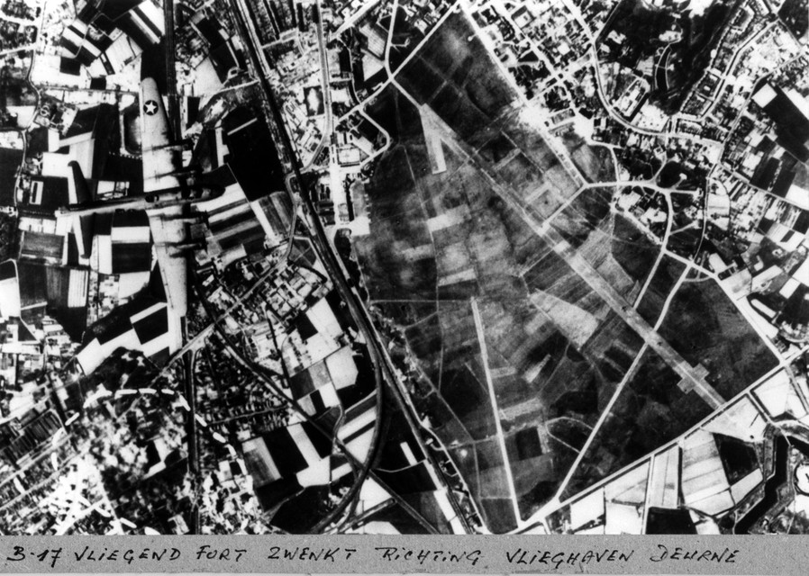 Luchtfoto van Mortsel, genomen op 5 april 1943 vanuit een Amerikaanse bommenwerper