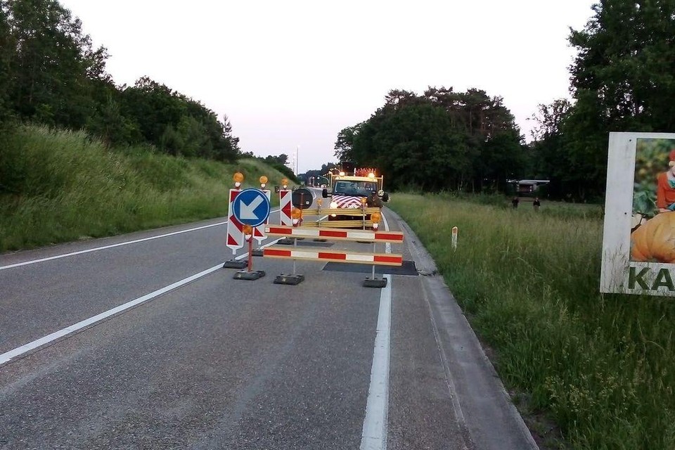 Op de Noord-Zuidlaan (N19g) in Kasterlee is er verkeershinder door het wegdek dat omhoog is gekomen door de hitte.