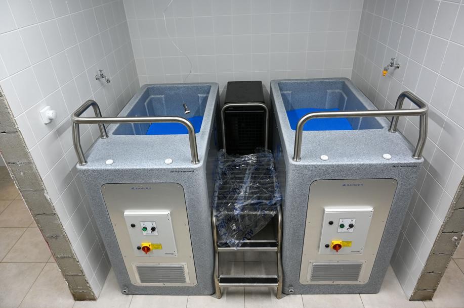 Twee van de vier ijsbaden.