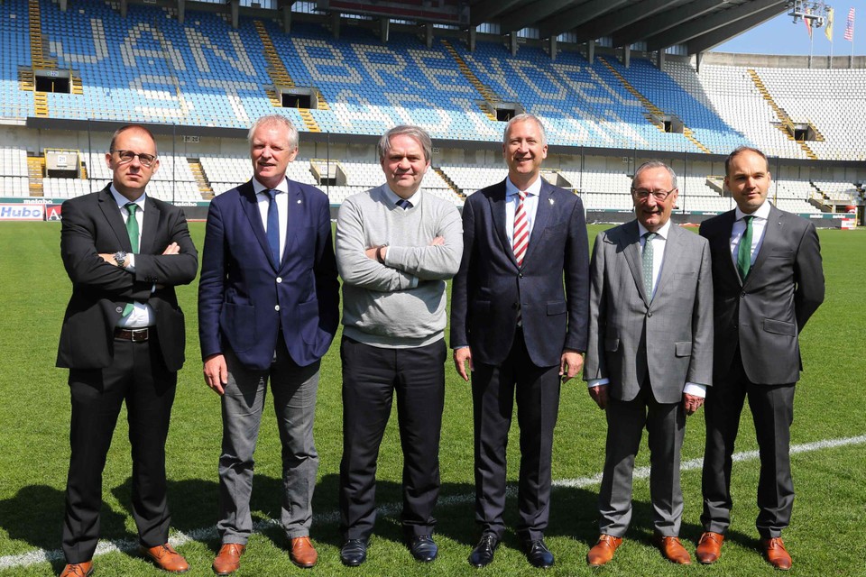 Thomas Tousseyn (uiterst rechts) is de nieuwe voorzitter van Cercle Brugge.