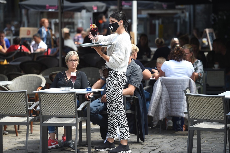 Het gemiddelde brutomaandloon in de horeca ligt op 2.852 euro.