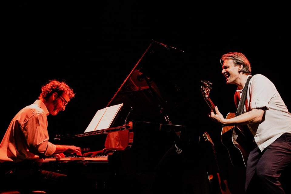 Frank Mercelis met pianist Antoon Offeciers op het podium in Kalmthout.