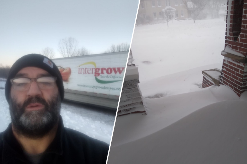 Luc De Ruysscher (links op foto voor een vrachtwagen van de tomatenkweker waar hij werkt) kon afgelopen weekend amper zijn eigen deur uit na de doorkomst van sneeuwstorm Elliott. 