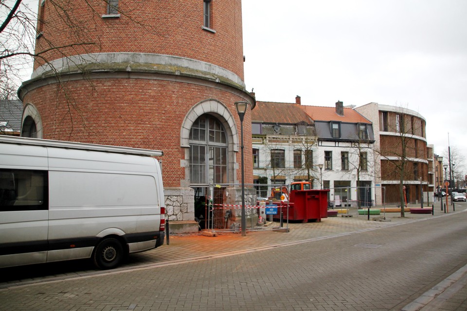 De komende maanden wordt de watertoren verdeeld in vijf volumes.