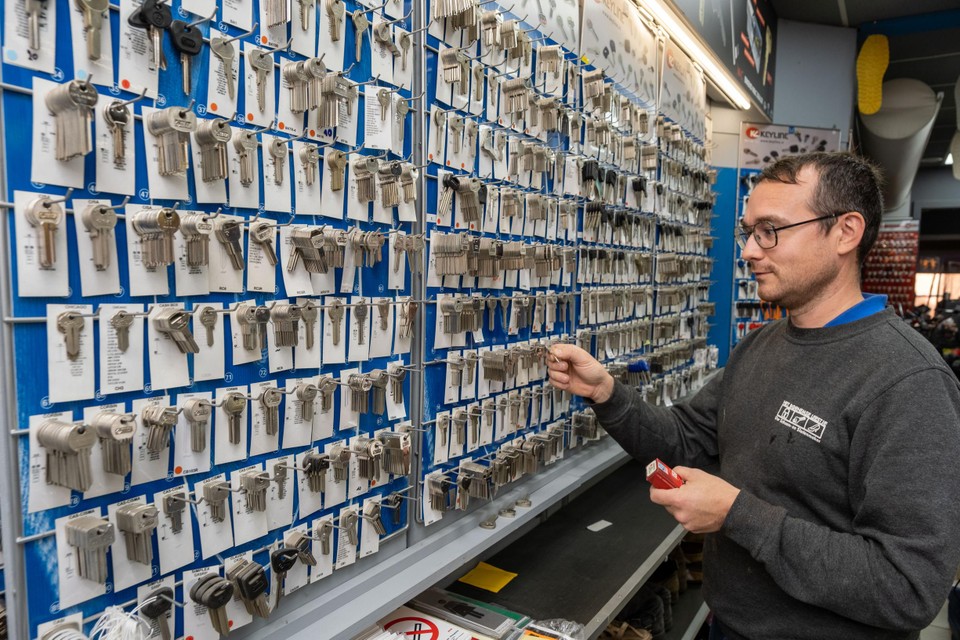 Kristof begon oorspronkelijk enkel als schoenmaker, maar nam de sloten er later ook bij.