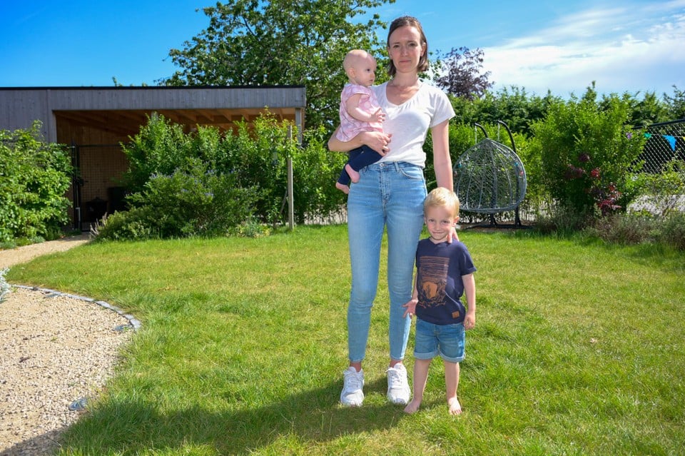 Zus Katrien, die zelf twee kinderen heeft, Lewis en de kleine Sienna, en nu de hulp kanaliseert.