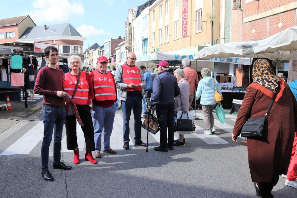 S-Plus en Vooruit voeren actie op de woensdagmarkt.