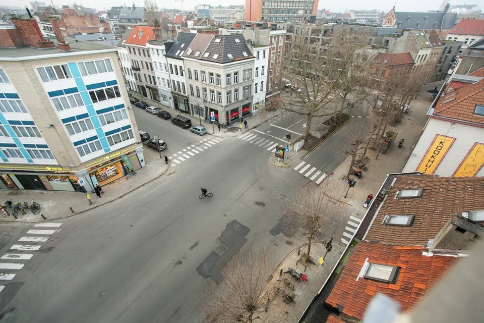 Het kruispunt van de Kasteelpleinstraat, Verbondstraat, Vrijheidstraat, Kronenburgstraat en Terninckstraat zal na de heraanleg geen verkeerslichten meer hebben. 