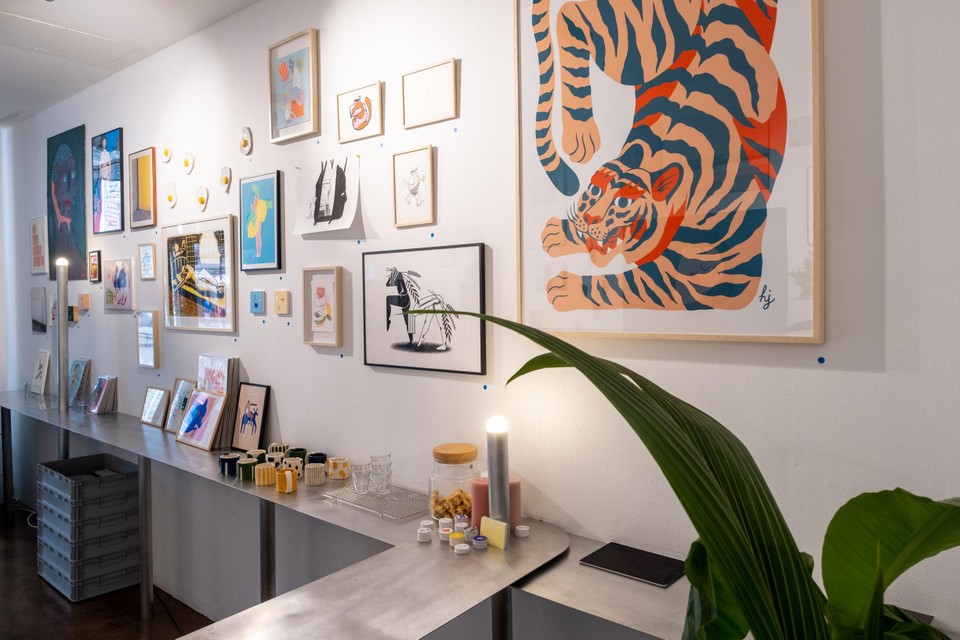 In de galerie is werk te zien van meer dan vijftig kunstenaars.