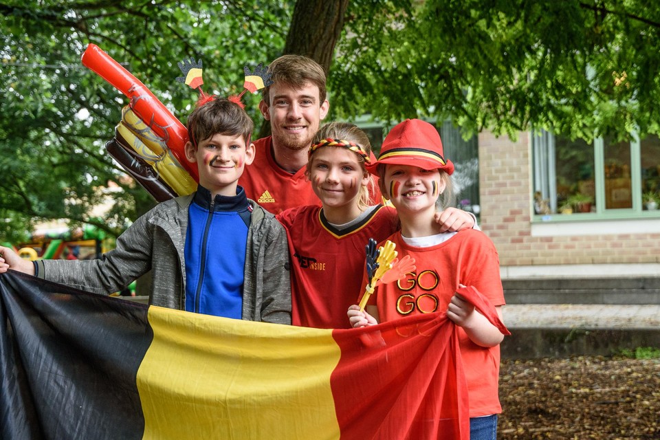 Timon, Hope en Amélie met leerkracht Ilja.