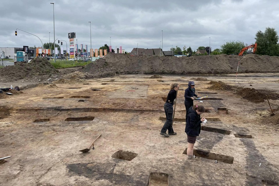 De archeologen zijn aan het werk op de site langs de Zelebaan en Dijkstraat.