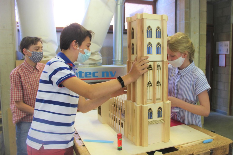 De leerlingen werkten een heel schooljaar aan de houten Sint-Romboutstoren.