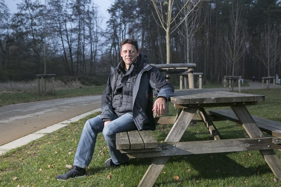 Archiefbeeld: Wandel- en loopbaancoach Dirk De Ryck, hier in een meer winterse outfit, organiseert deze zomer walkshops in en rondom Heist.