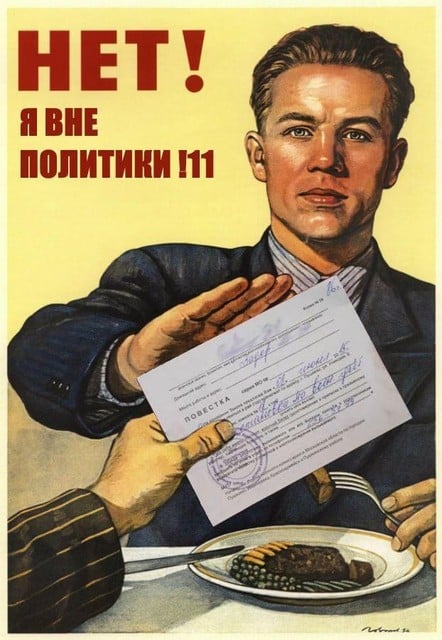 Nee, sorry. Ik doe niet mee aan politiek, op een affiche van een Rus die een uitnodiging krijgt om het leger in te gaan. Volgens Oekraïners antwoorden Russen dat iets te vaak als hen gevraagd wordt wat ze denken over de oorlog. 