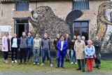 thumbnail: Olga de otter is twee weken te gast in het gezellig bezoekerscentrum van Blaasveldbroek.