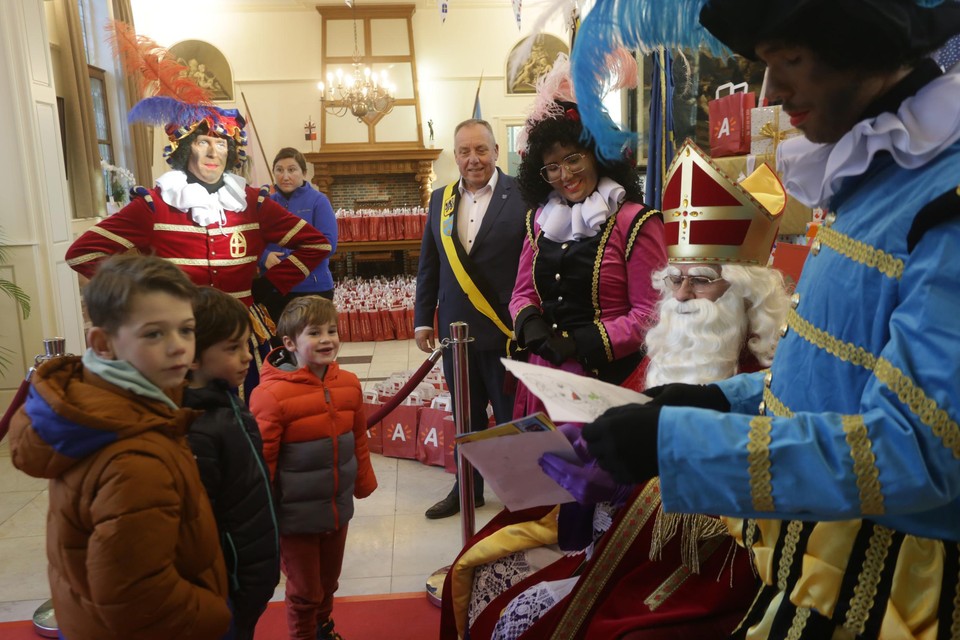 Voor de kinderen is een ontmoeting met Sinterklaas een hele belevenis. 